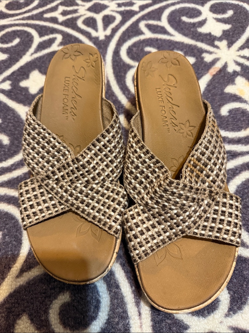 Skechers Women's Brown & Cream Crisscross Luxe Foam Slide Sandals